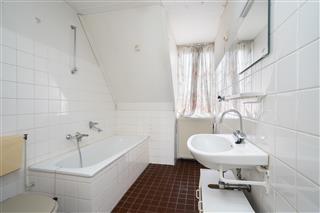 Badkamer met ligbad